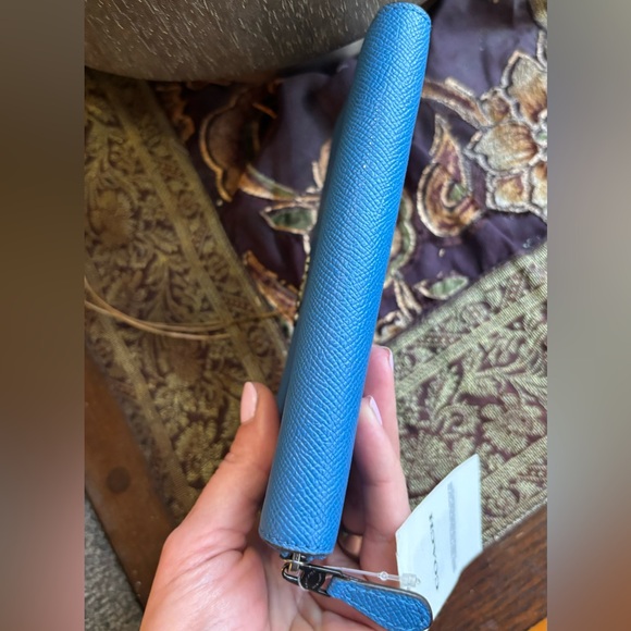 Authentic COACH 1941 crossgrain leather zip around phone card wallet - Picture 6 of 13